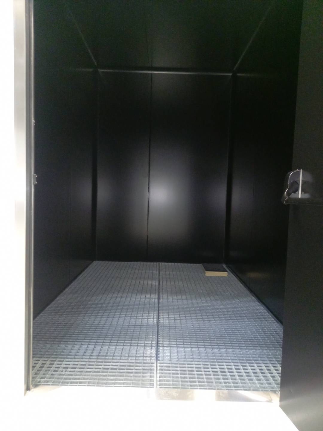 création d'une chambre froide noire
