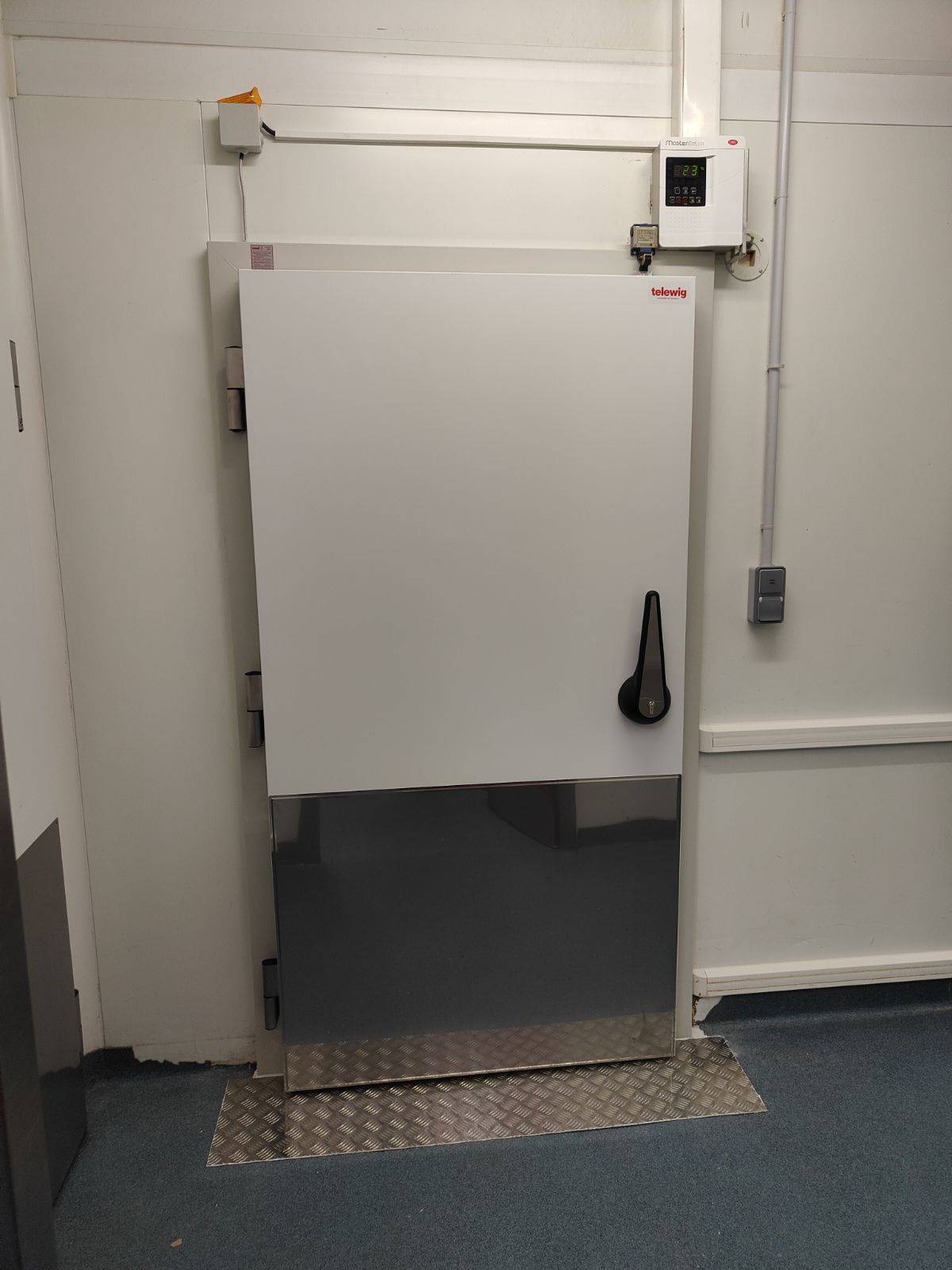 remplacement porte pivotante chambre froide négative